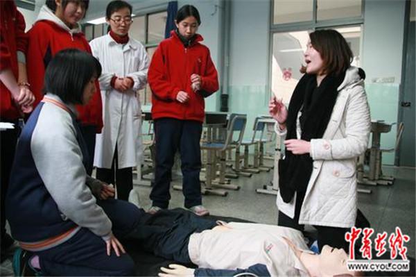 “开学综合征”怎么解开学综合征通常指的是在开学初期，学生可能因为各种原因出现一些心理和生理上的不适应症状，如焦虑、紧张、失眠、食欲不振等。以下是一些缓解这些症状的建议