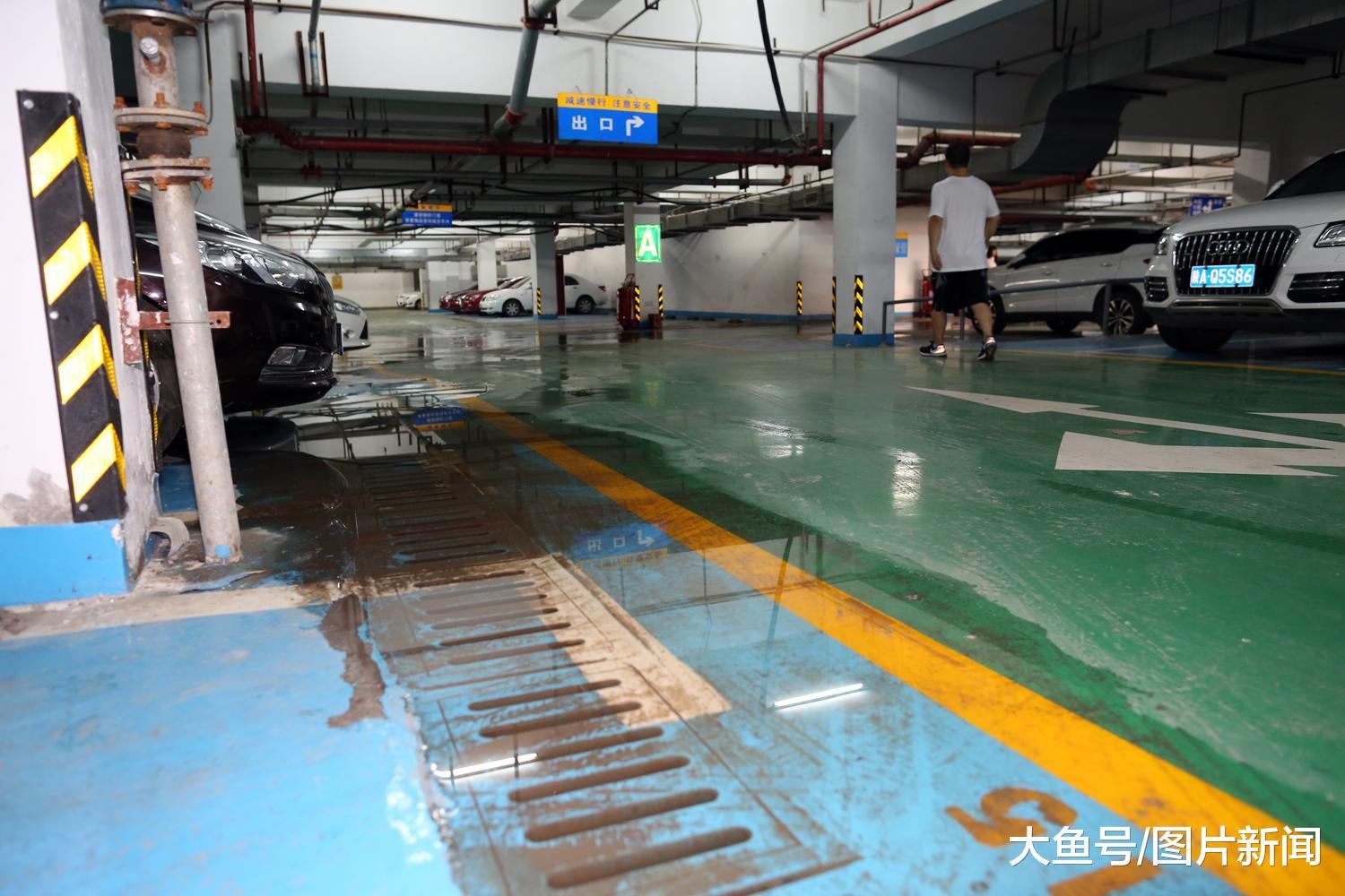 物业回应地下车库承重柱底部涌水物业回应地下车库承重柱底部涌水，原因、措施与未来展望